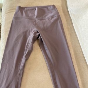 Light purple 3/4 lulu leggings
